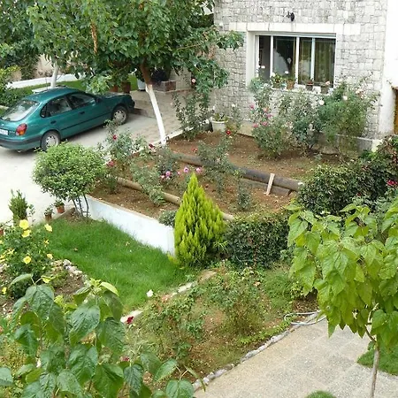 Leonidas & Aparthotel 3*