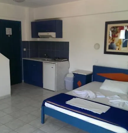 Leonidas & Aparthotel 3*