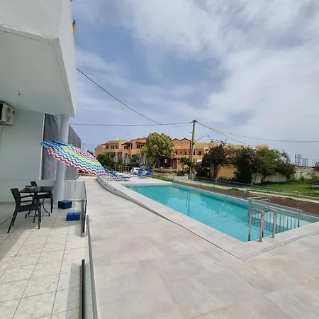 Leonidas & Apart-hotel 3*