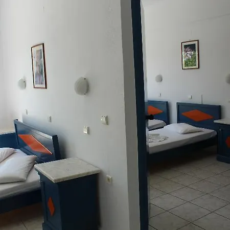 Leonidas & Apart-hotel 3*